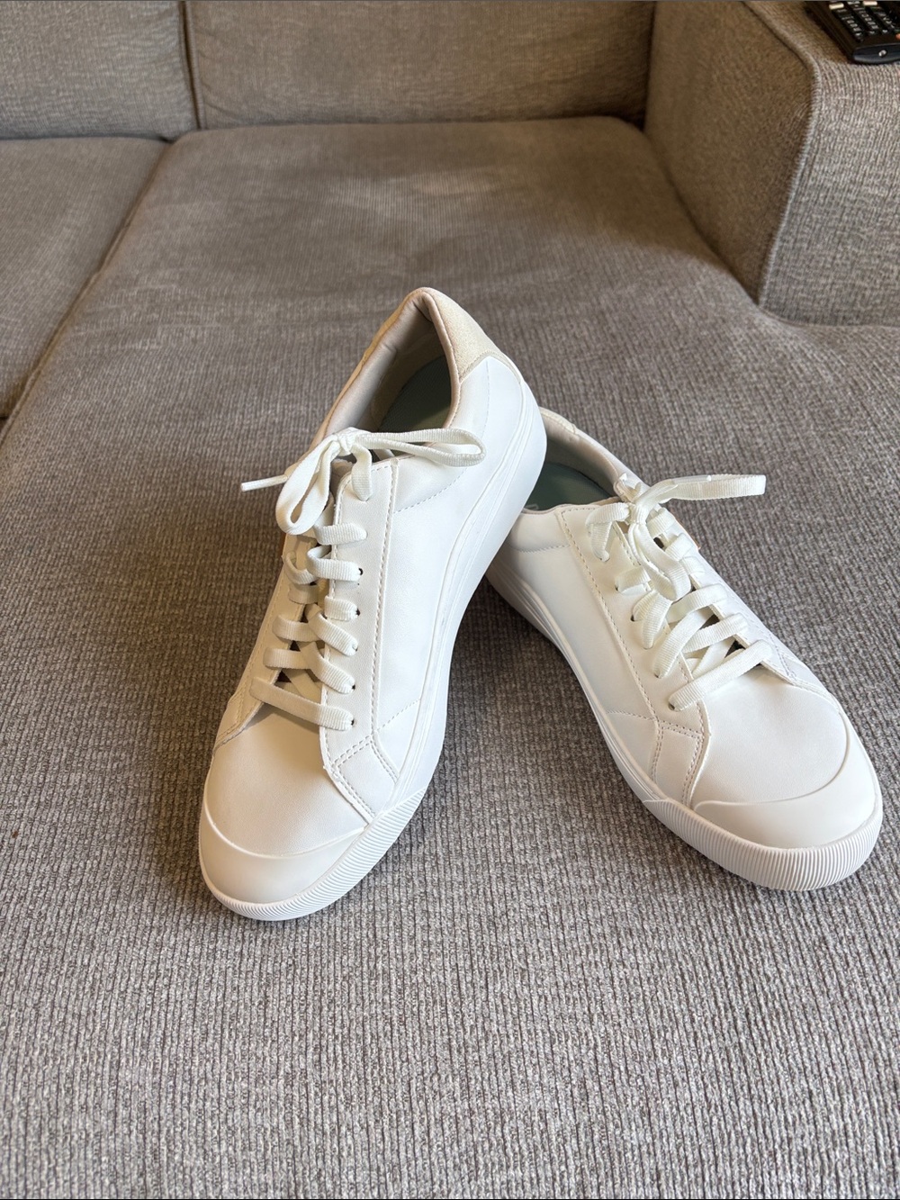 NWOT- Dr. Scholl's White Low-Top Comfort Sneakers size 10